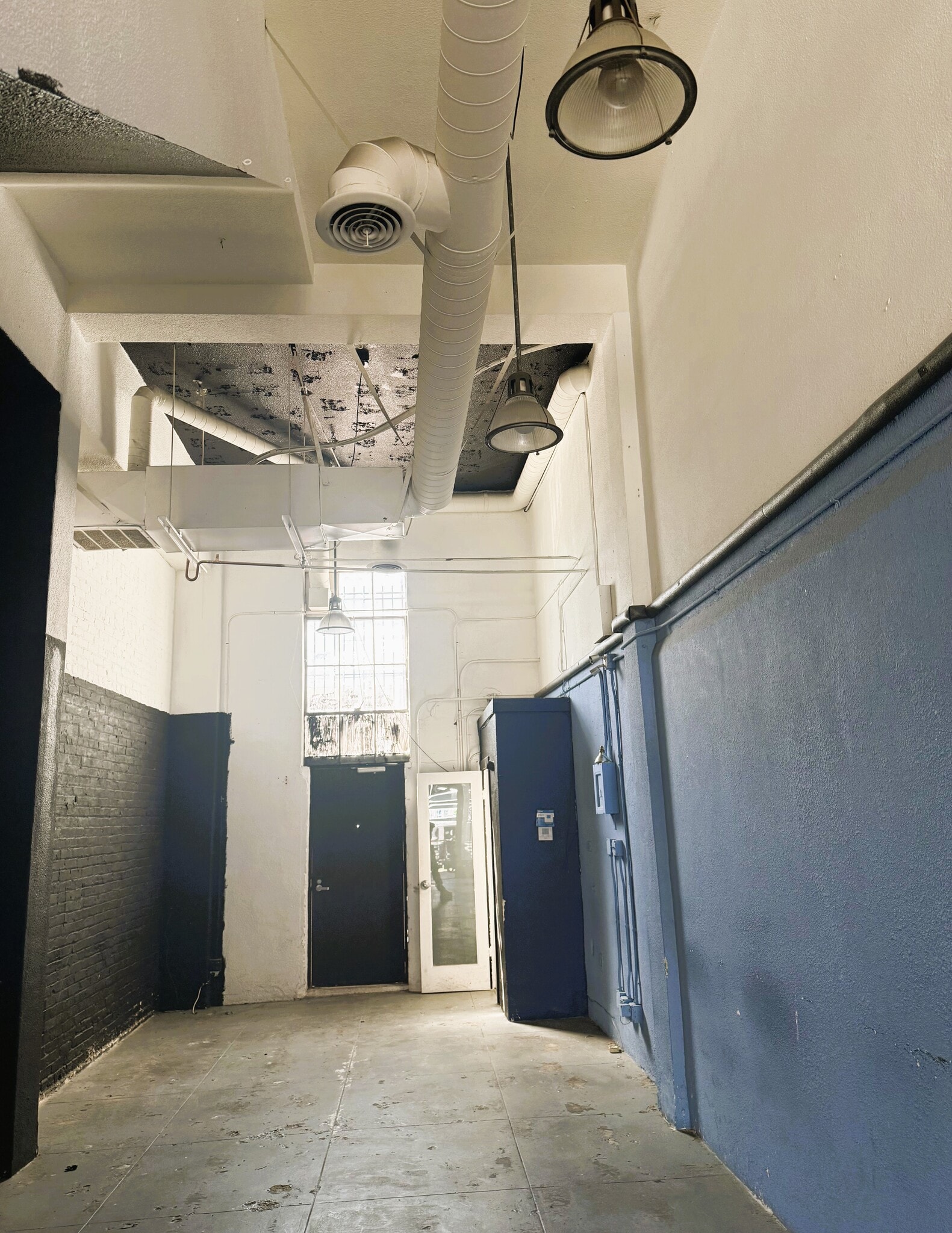 7912-7932 Beverly Blvd, Los Angeles, CA for lease Interior Photo- Image 1 of 2