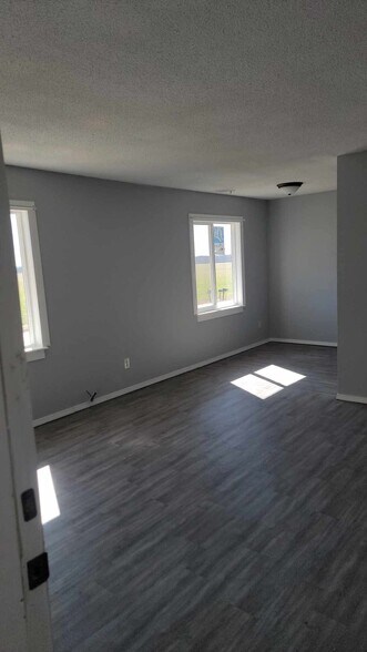 124 W 8th St, Douglass, KS à vendre - Photo intérieure - Image 3 de 28