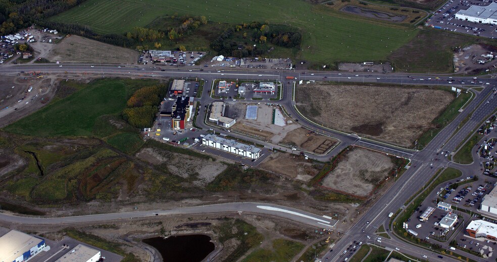 180 Mistatim Rd NW, Edmonton, AB à vendre - Aérien - Image 3 de 4