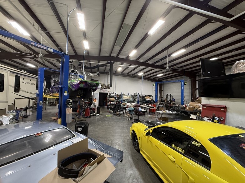 5200 Highway 3, Dickinson, TX for lease - Interior Photo - Image 2 of 11