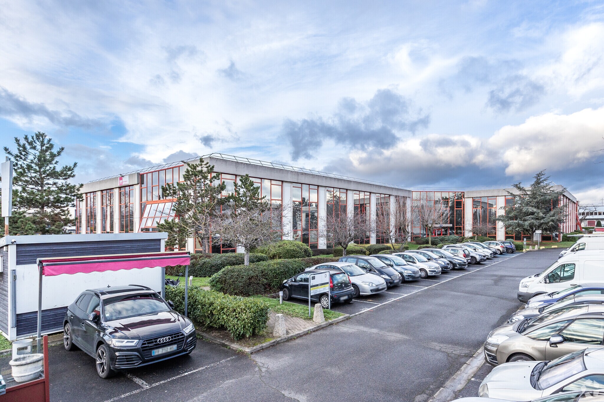 114 Avenue Louis Roche, Gennevilliers for lease Primary Photo- Image 1 of 4