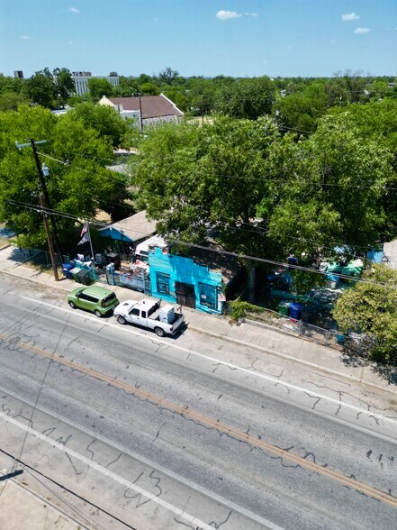 2217 Guadalupe St, San Antonio, TX à vendre - Photo du bâtiment - Image 3 de 10