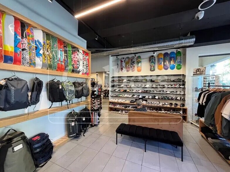 Multifamily in Salon-de-Provence for sale - Primary Photo - Image 3 of 5