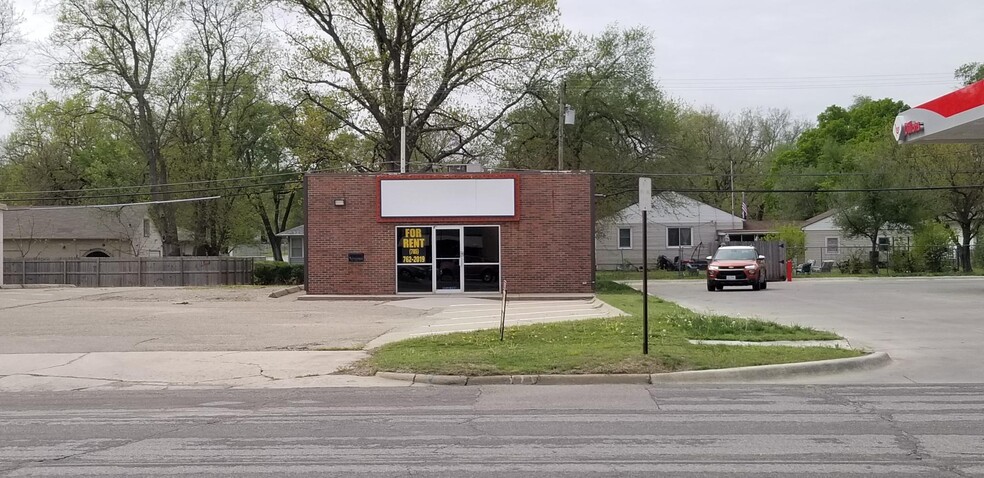 1009 W 6th St, Junction City, KS for lease - Building Photo - Image 2 of 6