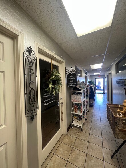 1232-1236 E Fry blvd, Sierra Vista, AZ à louer - Photo intérieure - Image 3 de 12