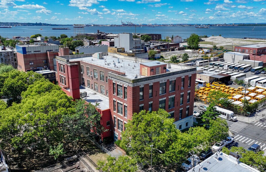 165 Conover St, Brooklyn, NY à vendre - Photo du bâtiment - Image 3 de 4