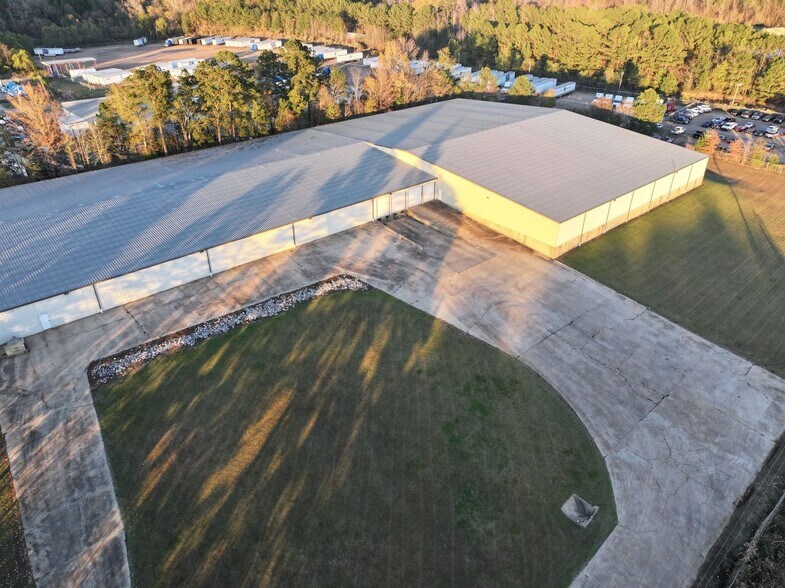 1014 Industrial Park Dr, Clinton, MS à louer - Photo du bâtiment - Image 2 de 15