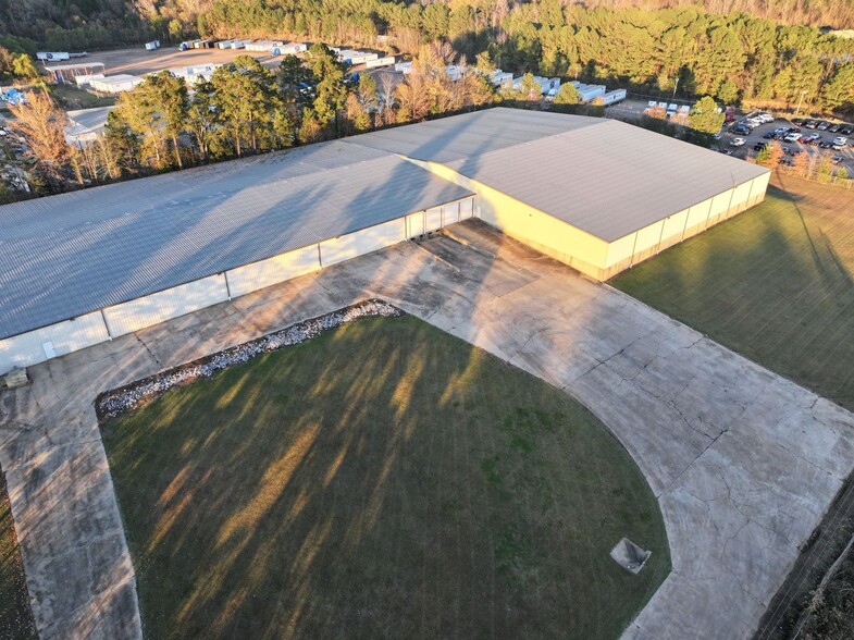 1014 Industrial Park Dr, Clinton, MS à louer - Photo du bâtiment - Image 2 de 15