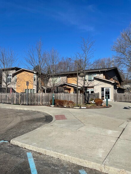 2370 Walton Blvd, Rochester Hills, MI à vendre - Photo du bâtiment - Image 3 de 14