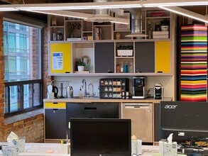 366 Adelaide St E, Toronto, ON à louer Photo du bâtiment- Image 2 de 8