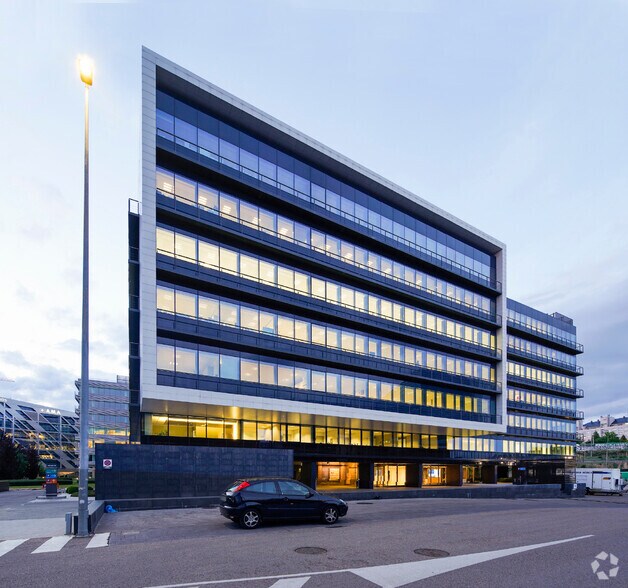 Calle Vía de los Poblados, 3, Madrid, Madrid for lease - Building Photo - Image 2 of 15