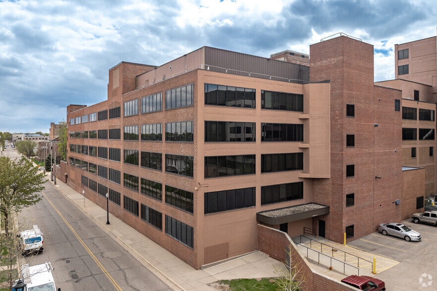 2701-2707 Wells Fargo Pky, Minneapolis, MN for lease - Building Photo - Image 3 of 9