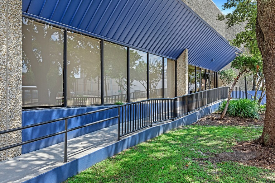 6600 Long Point Rd, Houston, TX à louer - Photo du bâtiment - Image 3 de 9