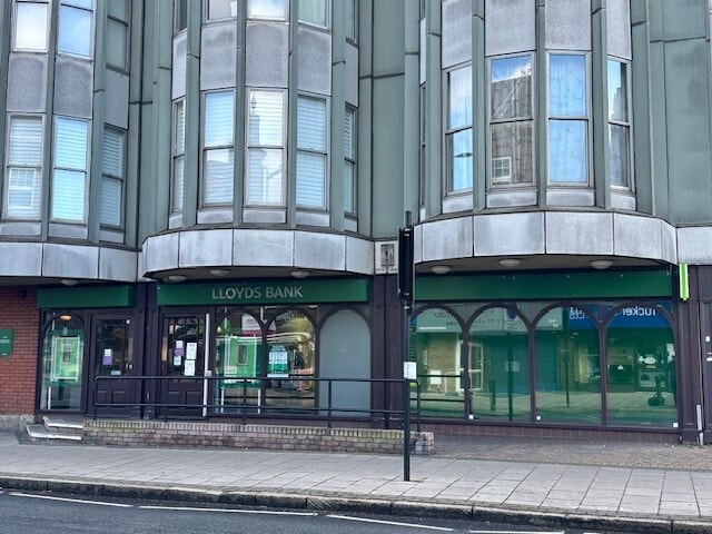 21-25 Station Ln, Hornchurch for sale - Building Photo - Image 2 of 8