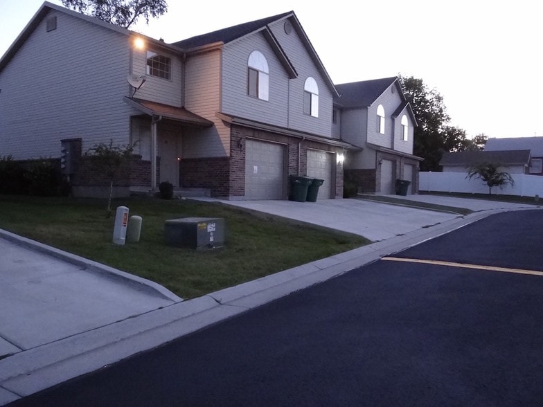 930 S 550 E, Clearfield, UT for sale - Primary Photo - Image 1 of 44