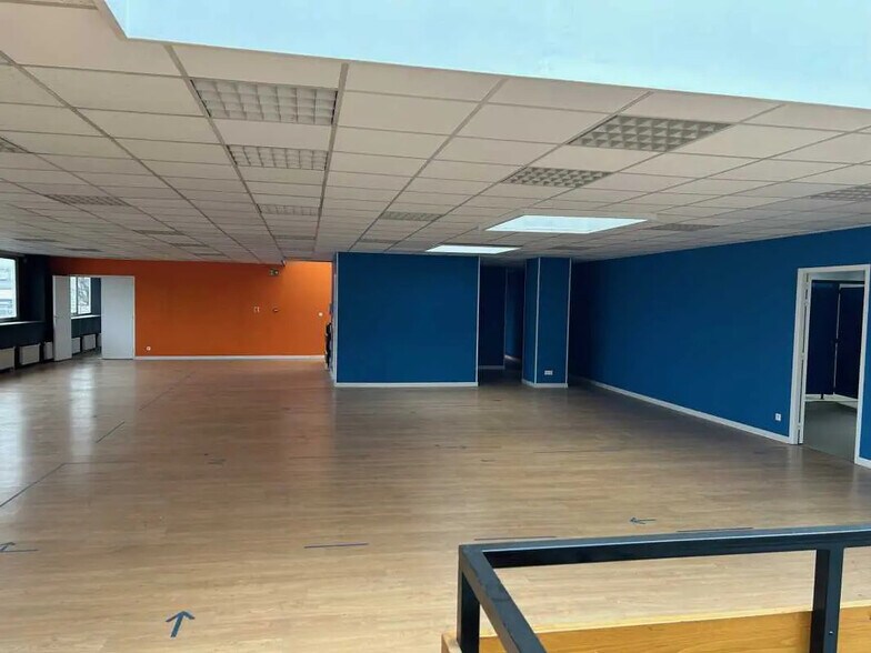 Flex in Sotteville-lès-Rouen for lease - Interior Photo - Image 1 of 4