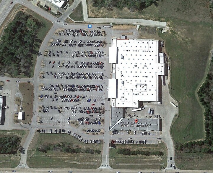 3915 W Davis St, Conroe, TX for lease - Building Photo - Image 1 of 8