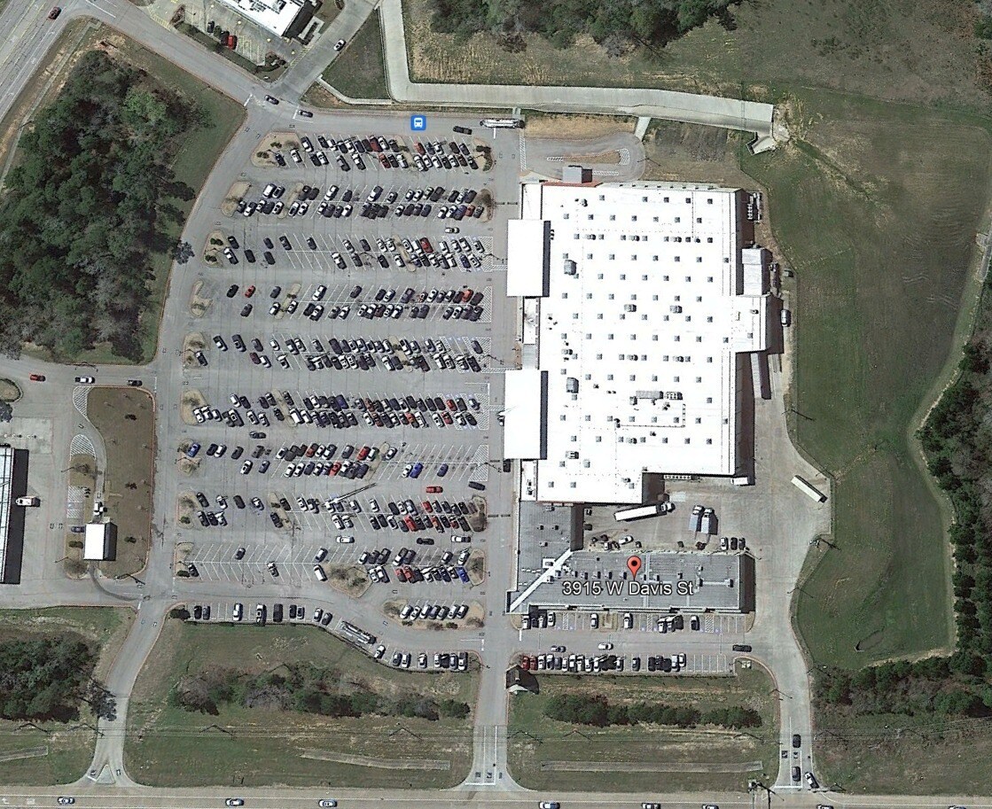 3915 W Davis St, Conroe, TX for lease Building Photo- Image 1 of 9