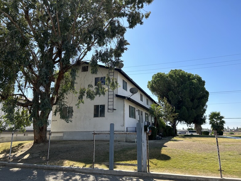 3604 Panama Ln, Bakersfield, CA for sale - Building Photo - Image 3 of 7