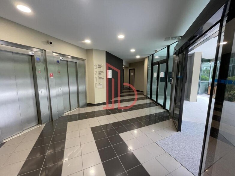 Office in Bruges for lease - Lobby - Image 2 of 7