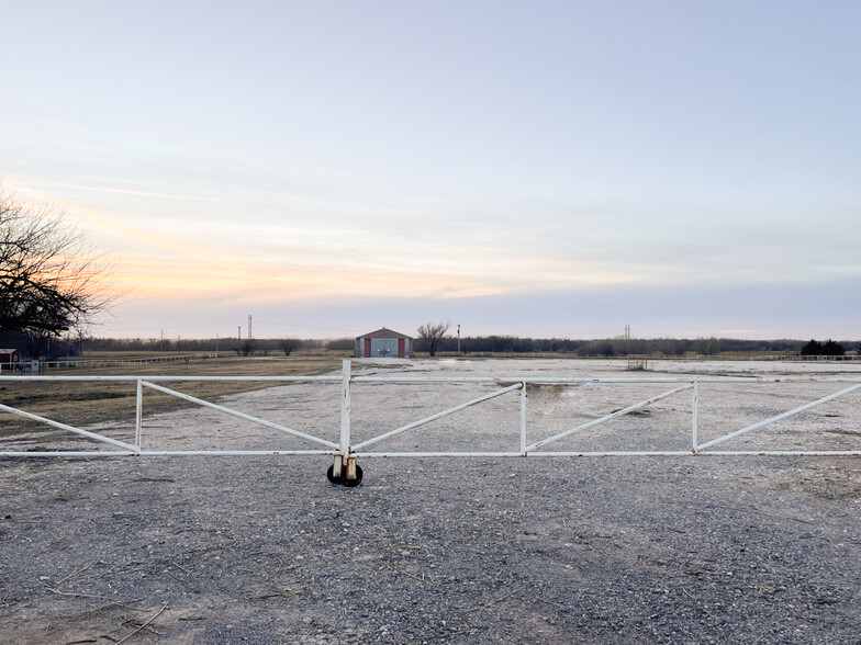 700 S Cemetery Rd, Hennessey, OK à vendre - Photo principale - Image 1 de 1