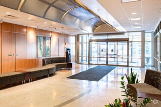 525 Junction Rd, Madison, WI à louer Photo intérieure- Image 2 de 5