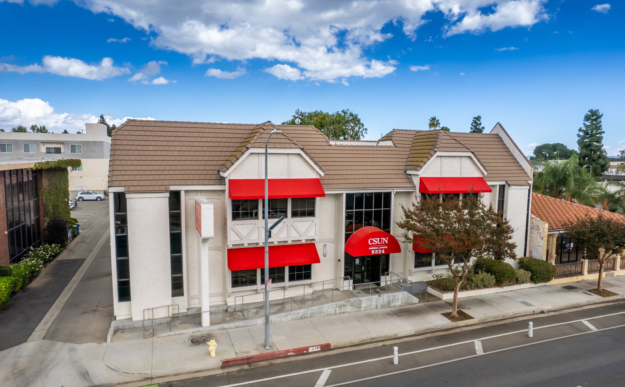 9324 Reseda Blvd, Northridge, CA à louer Photo du bâtiment- Image 1 de 14