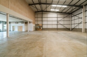 Kendal Av, London for lease Interior Photo- Image 2 of 5