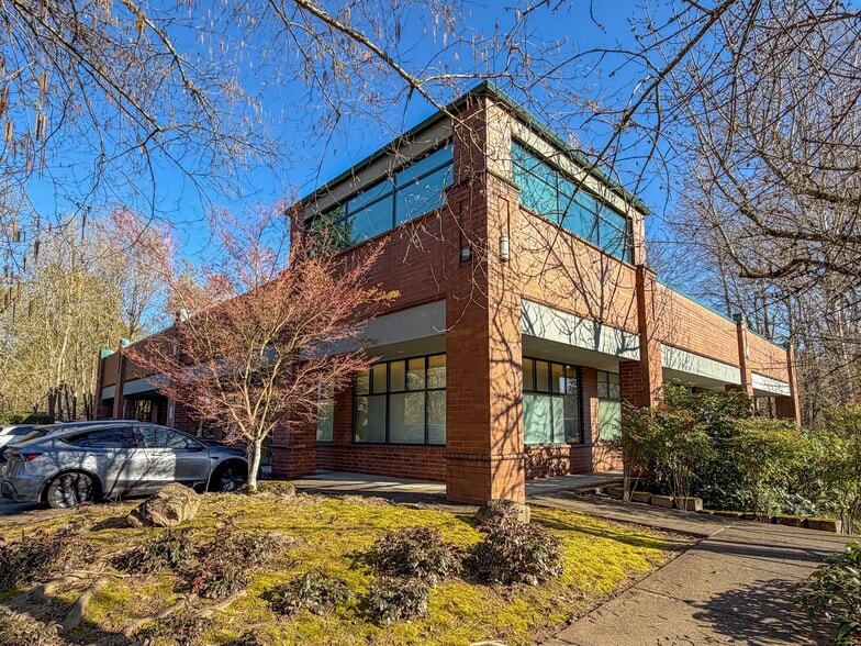 17449 SW Boones Ferry Rd, Lake Oswego, OR à vendre - Photo du bâtiment - Image 2 de 15