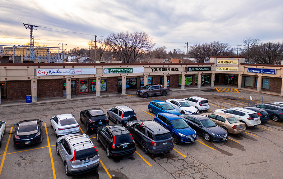 1820 Main St, Winnipeg, MB for lease - Building Photo - Image 3 of 4