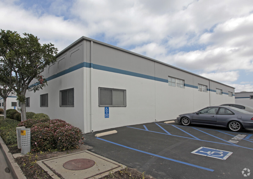 3211 Maple St, Santa Ana, CA for lease - Primary Photo - Image 1 of 4