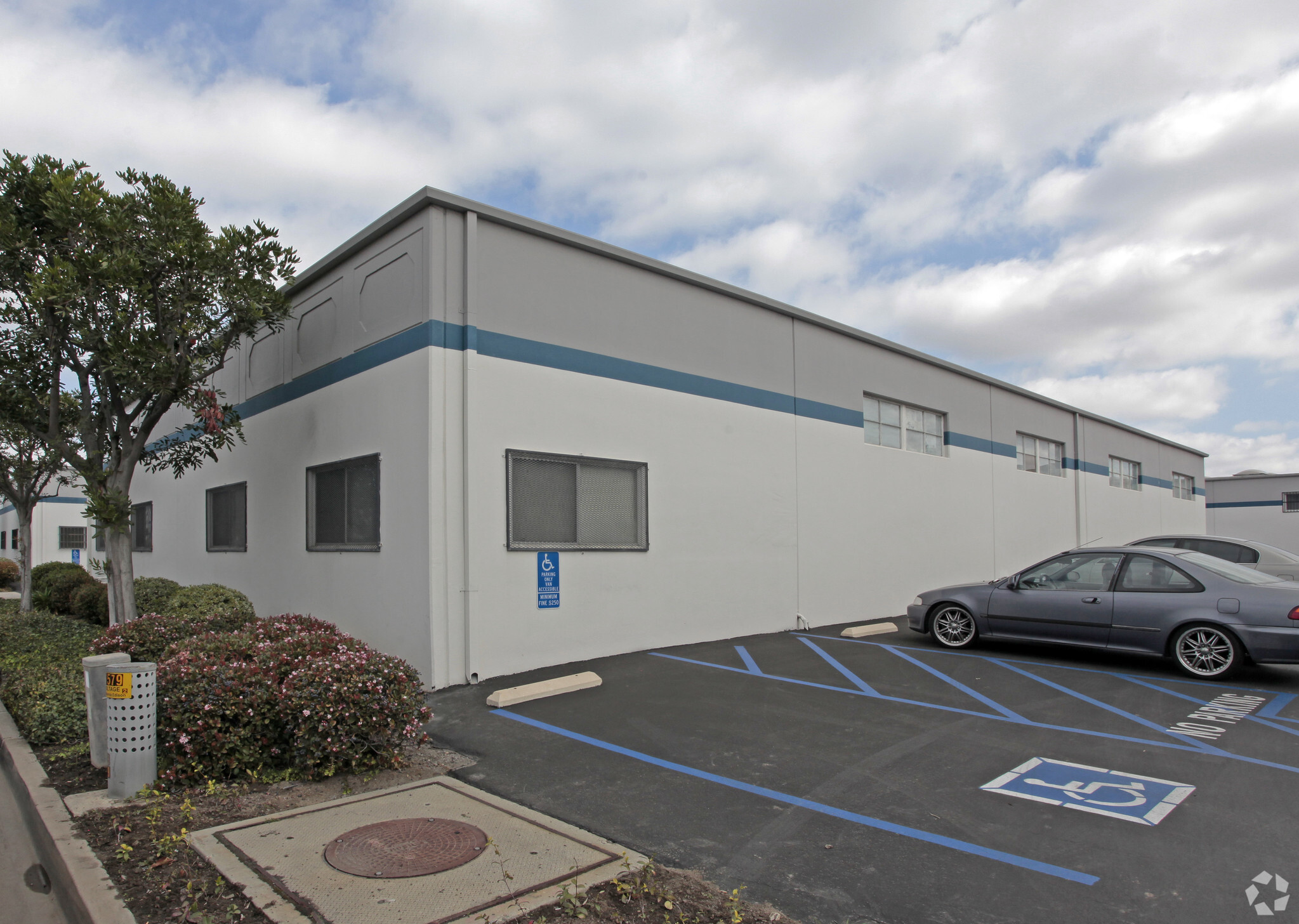 3211 Maple St, Santa Ana, CA for lease Primary Photo- Image 1 of 5