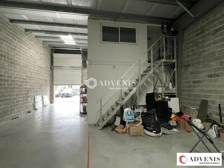 Flex in Mérignac for lease - Interior Photo - Image 2 of 8