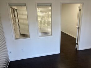 1525 Mesa Verde Dr E, Costa Mesa, CA for lease Interior Photo- Image 2 of 5
