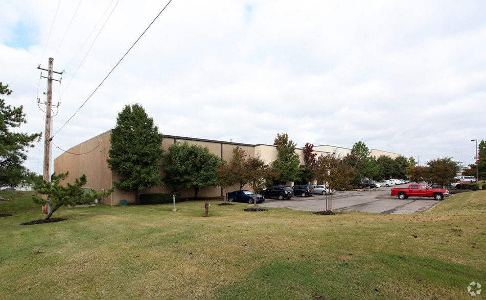 5145-5185 Hickory Hill Rd, Memphis, TN for lease - Primary Photo - Image 1 of 7