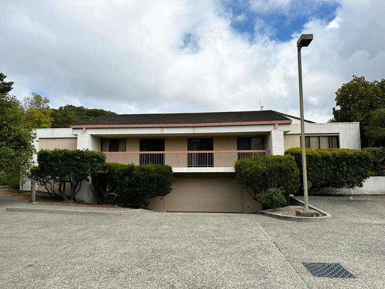 9701 Blue Larkspur Ln, Monterey, CA à louer - Photo du bâtiment - Image 1 de 12