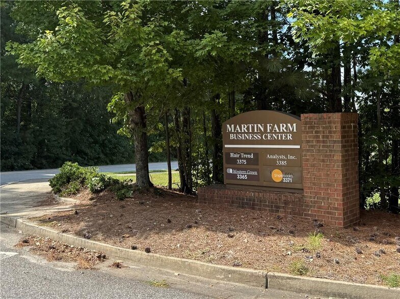 3371 Martin Farm Rd, Suwanee, GA à vendre - Photo du bâtiment - Image 3 de 38