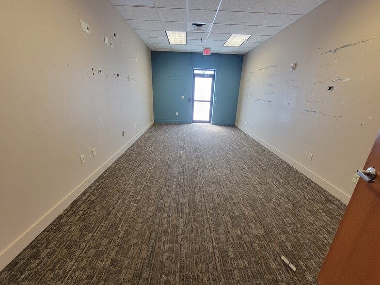 2101 W 41st St, Sioux Falls, SD for lease - Interior Photo - Image 3 of 34