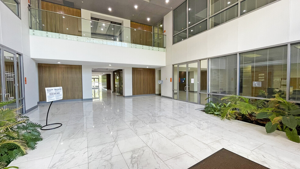 4210 Metro Pky, Fort Myers, FL for lease - Lobby - Image 3 of 13