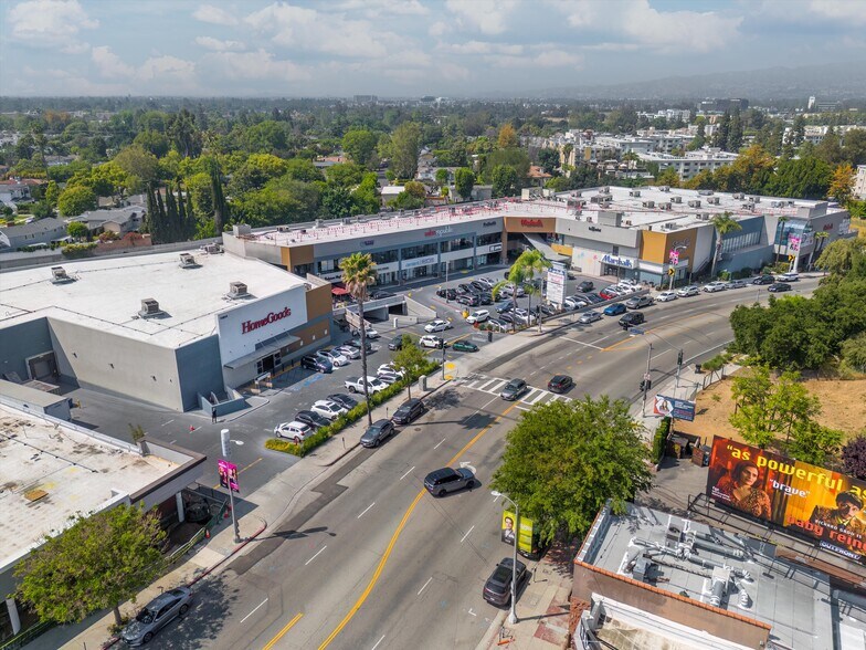 11211-11239 Ventura Blvd, Studio City, CA à louer - Photo du bâtiment - Image 3 de 5