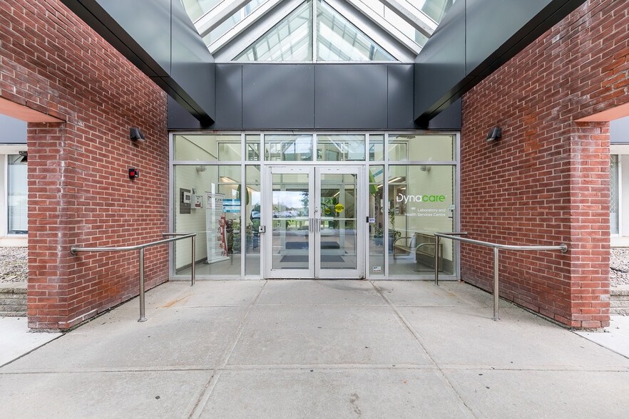 240 Penetanguishene Rd, Midland, ON for lease - Building Photo - Image 3 of 19