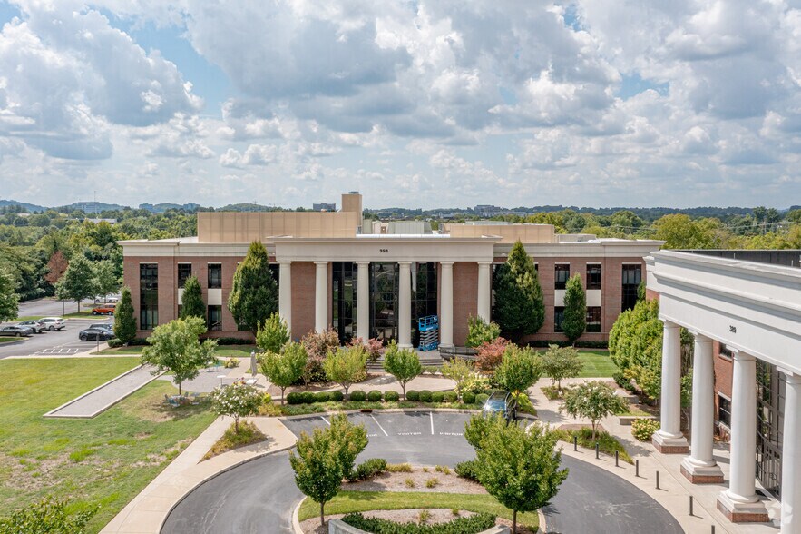 389 Nichol Mill Ln, Franklin, TN à louer - Photo du bâtiment - Image 2 de 37