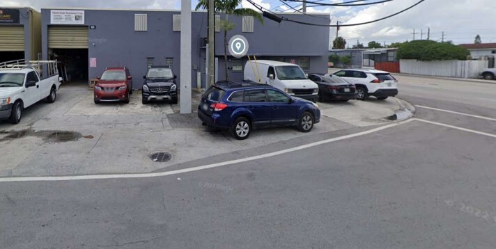 1615 W 31st Pl, Hialeah, FL for lease Building Photo- Image 1 of 1