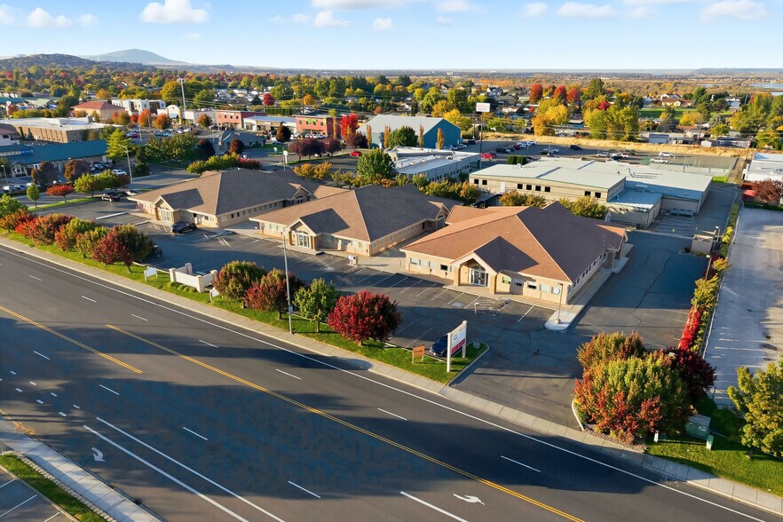 8656 W Gage Blvd, Kennewick, WA à louer - Photo du bâtiment - Image 1 de 4