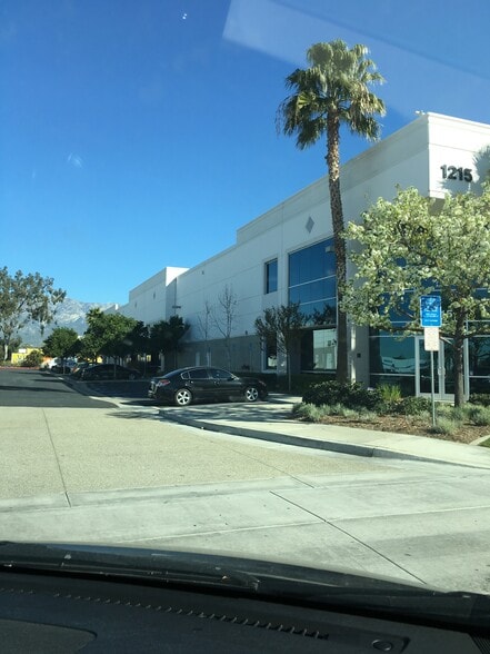 1215 E Acacia St, Ontario, CA for lease - Building Photo - Image 1 of 2