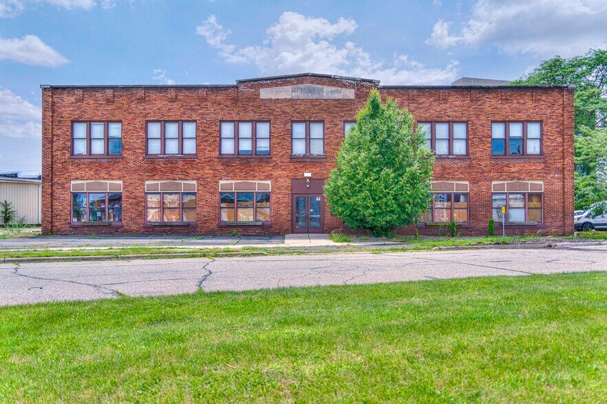 409 Hupp Ave, Jackson, MI à vendre - Photo du bâtiment - Image 1 de 35