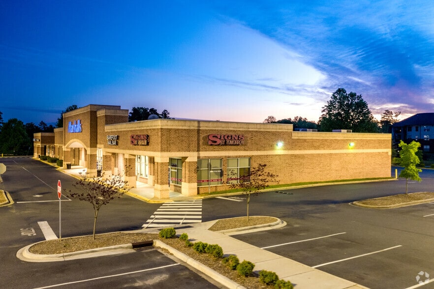 2326-2332 Matthews Township Pky, Matthews, NC for sale - Building Photo - Image 3 of 7