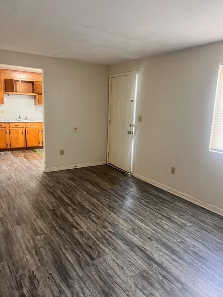 2120 Carvin St NE, Roanoke, VA for sale - Interior Photo - Image 3 of 8