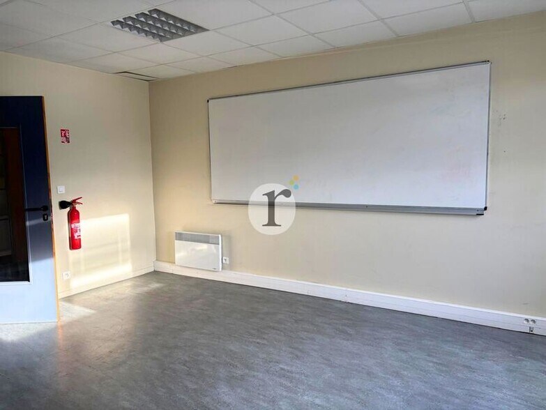 Office in Lille for lease - Interior Photo - Image 3 of 5