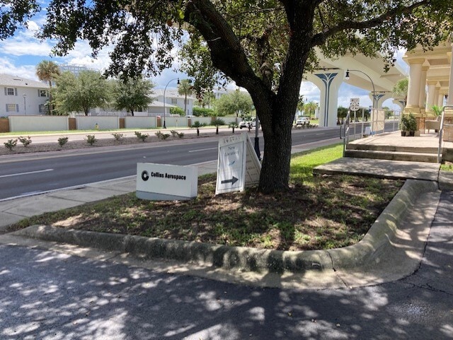 4811 W Gandy Blvd, Tampa, FL à louer - Photo du bâtiment - Image 2 de 6